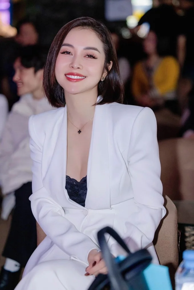 Tạo ảnh doanh nhân AI - profile chuyên nghiệp - mẫu Ảnh doanh nhân AI